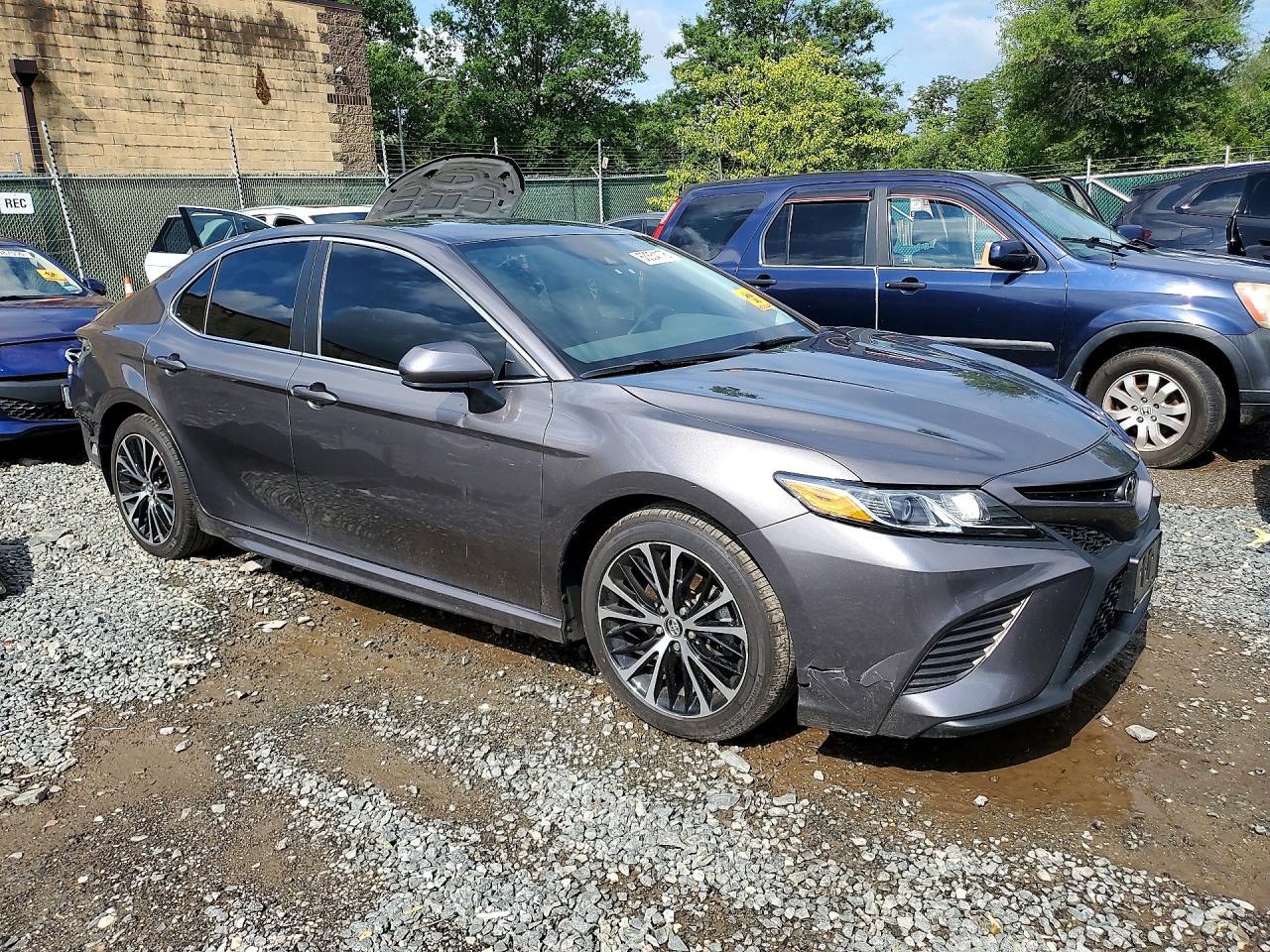 2020 Toyota Camry Se - Image 4