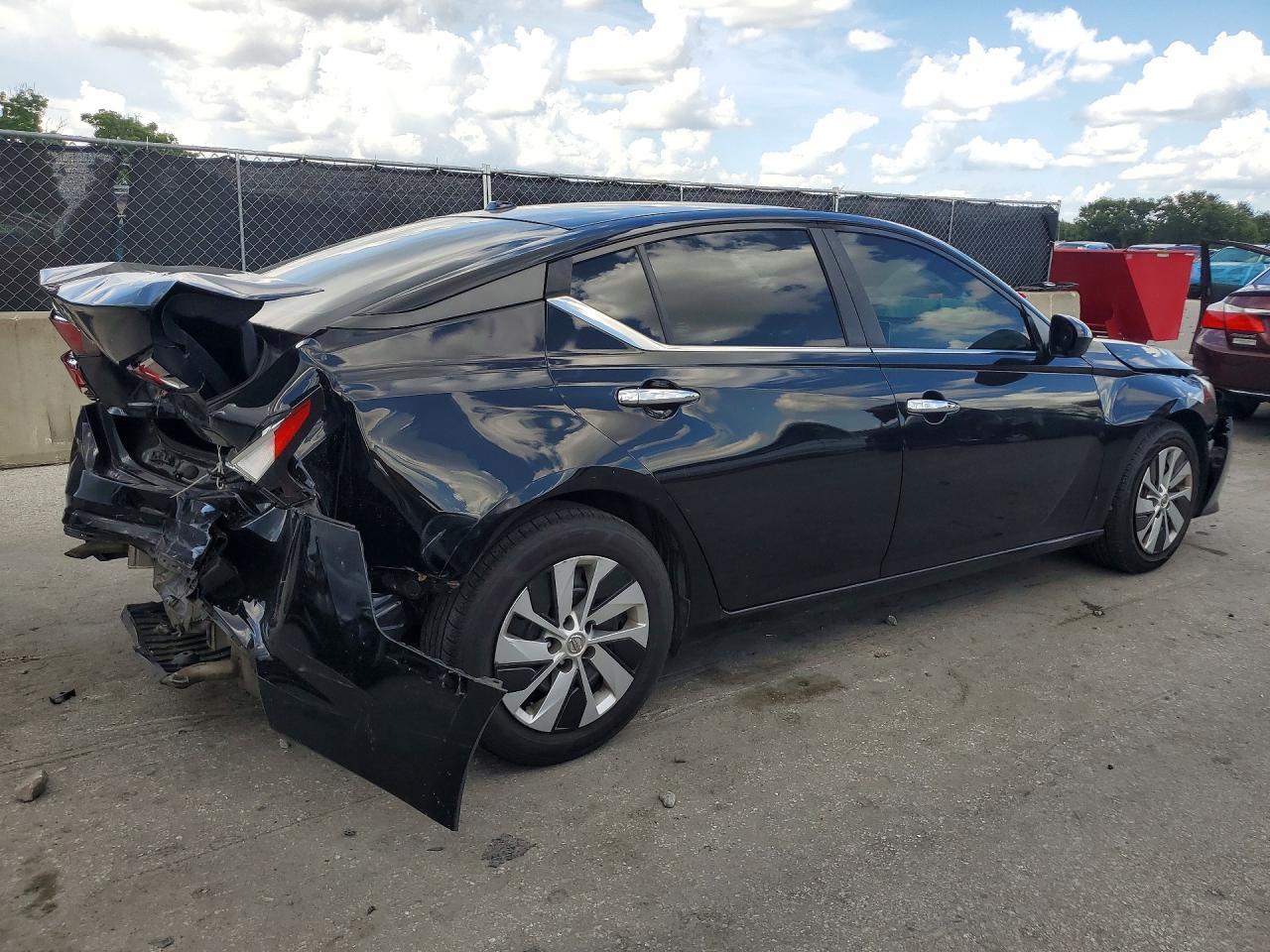 2019 Nissan Altima S - Image 3