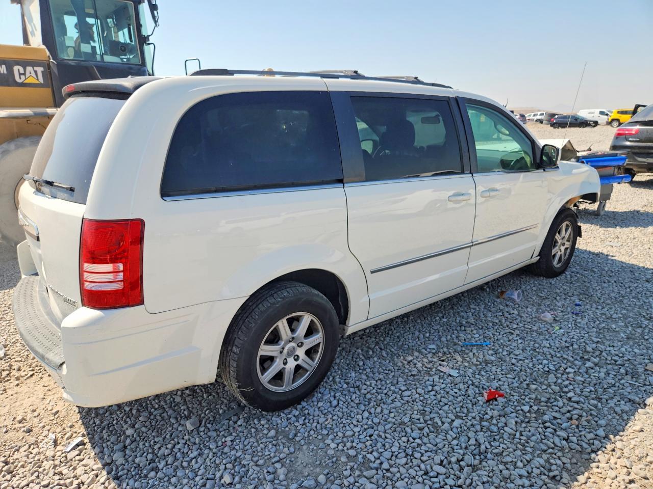 2010 Chrysler Town & Country Touring - Image 3