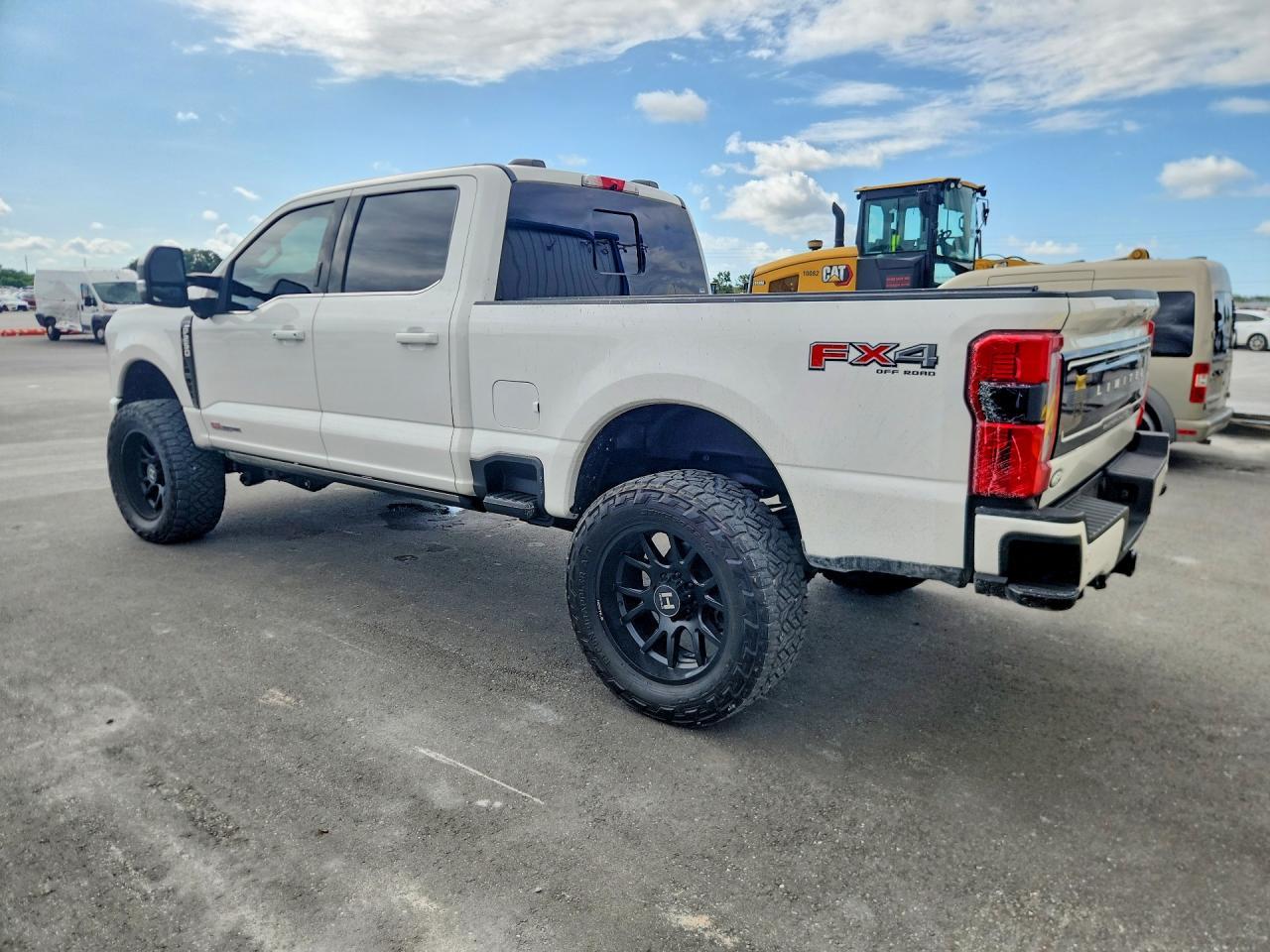 2024 Ford F250 Super Duty - Фото 2