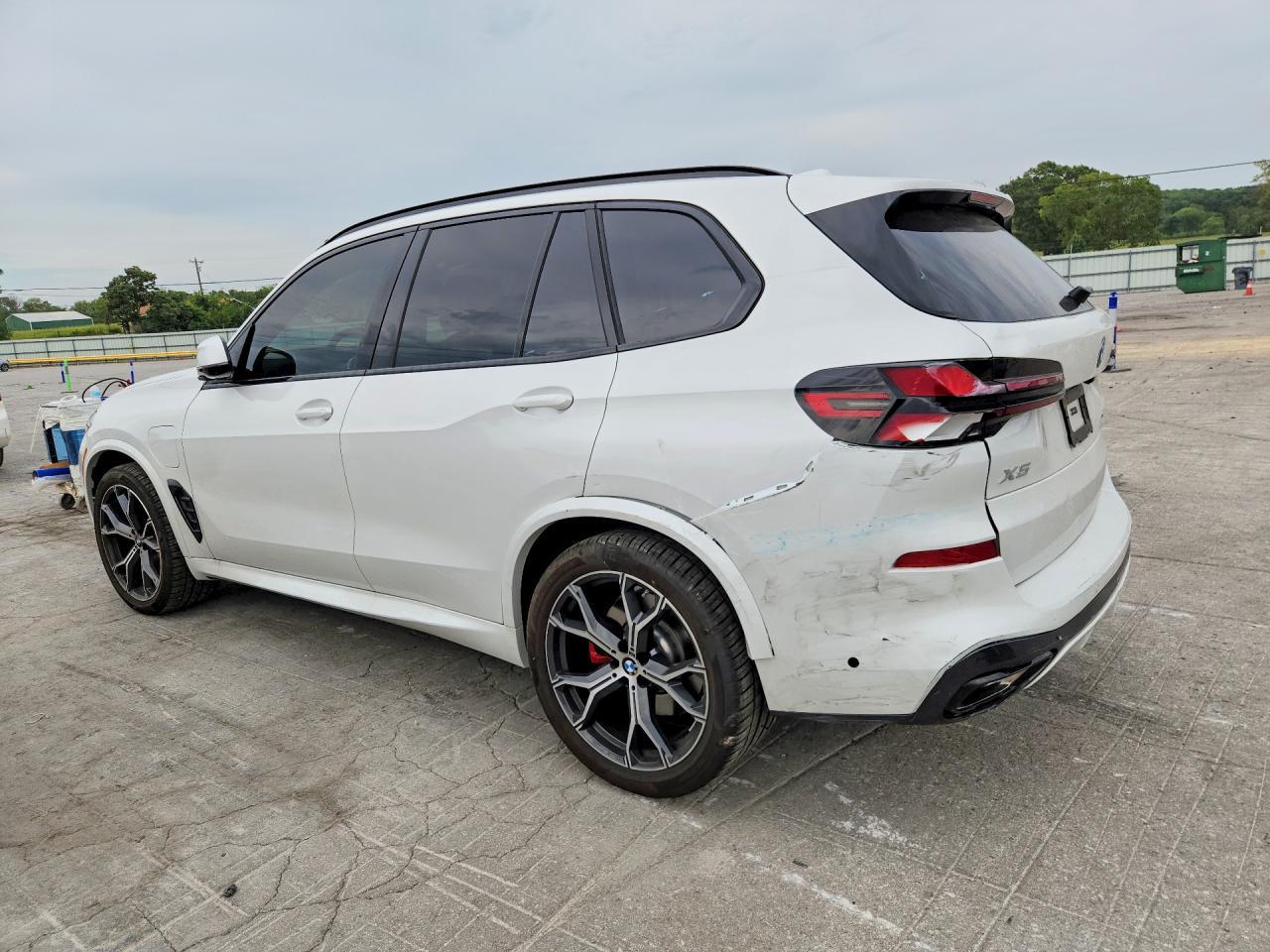 2026 BMW X5 xDrive50E - Фото 2