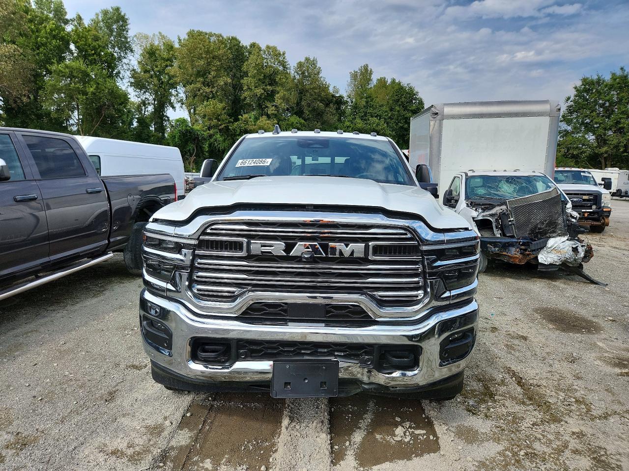 2025 Ram 3500 Laramie - Фото 5