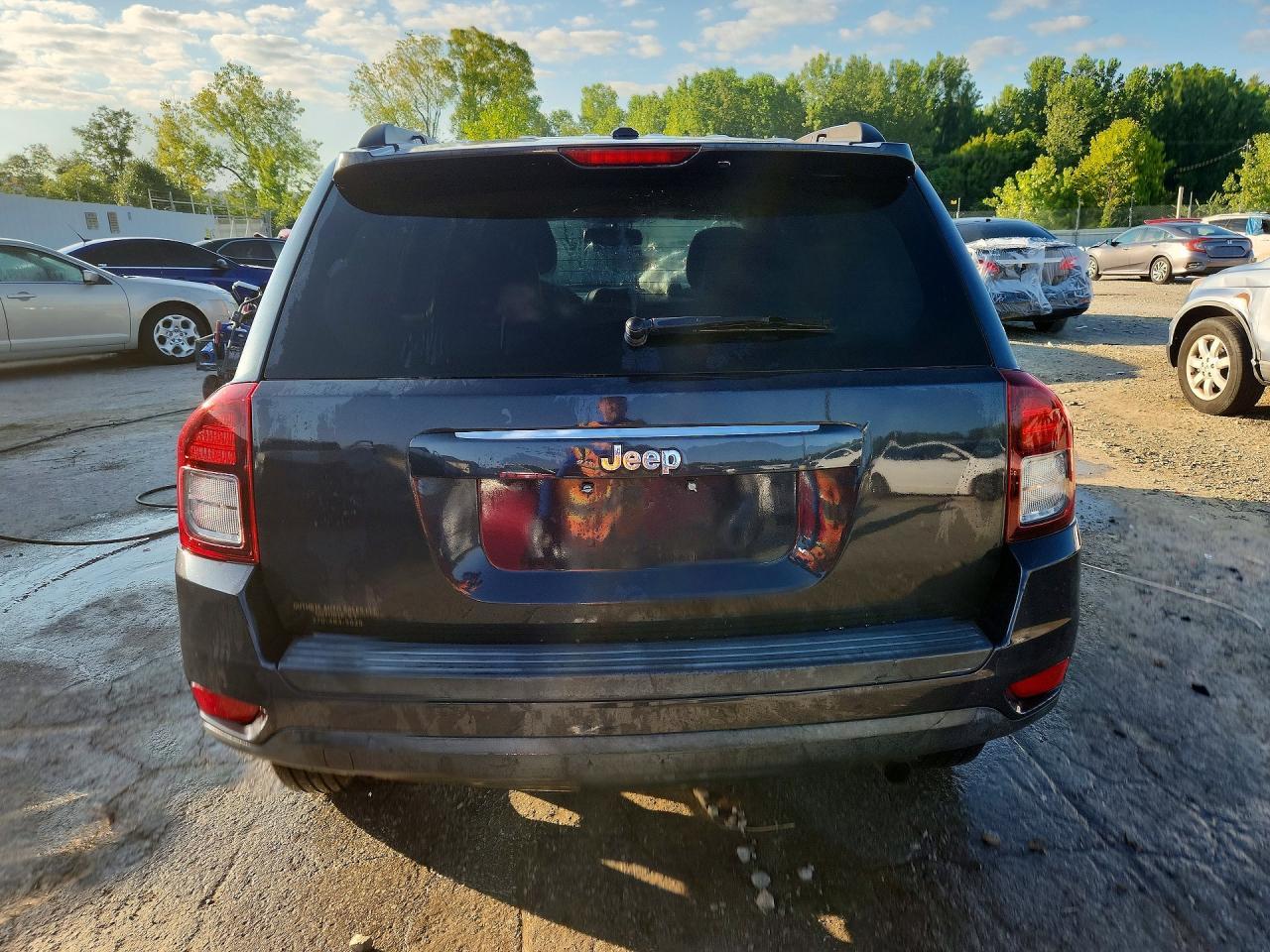 2014 Jeep Compass Latitude - Image 6