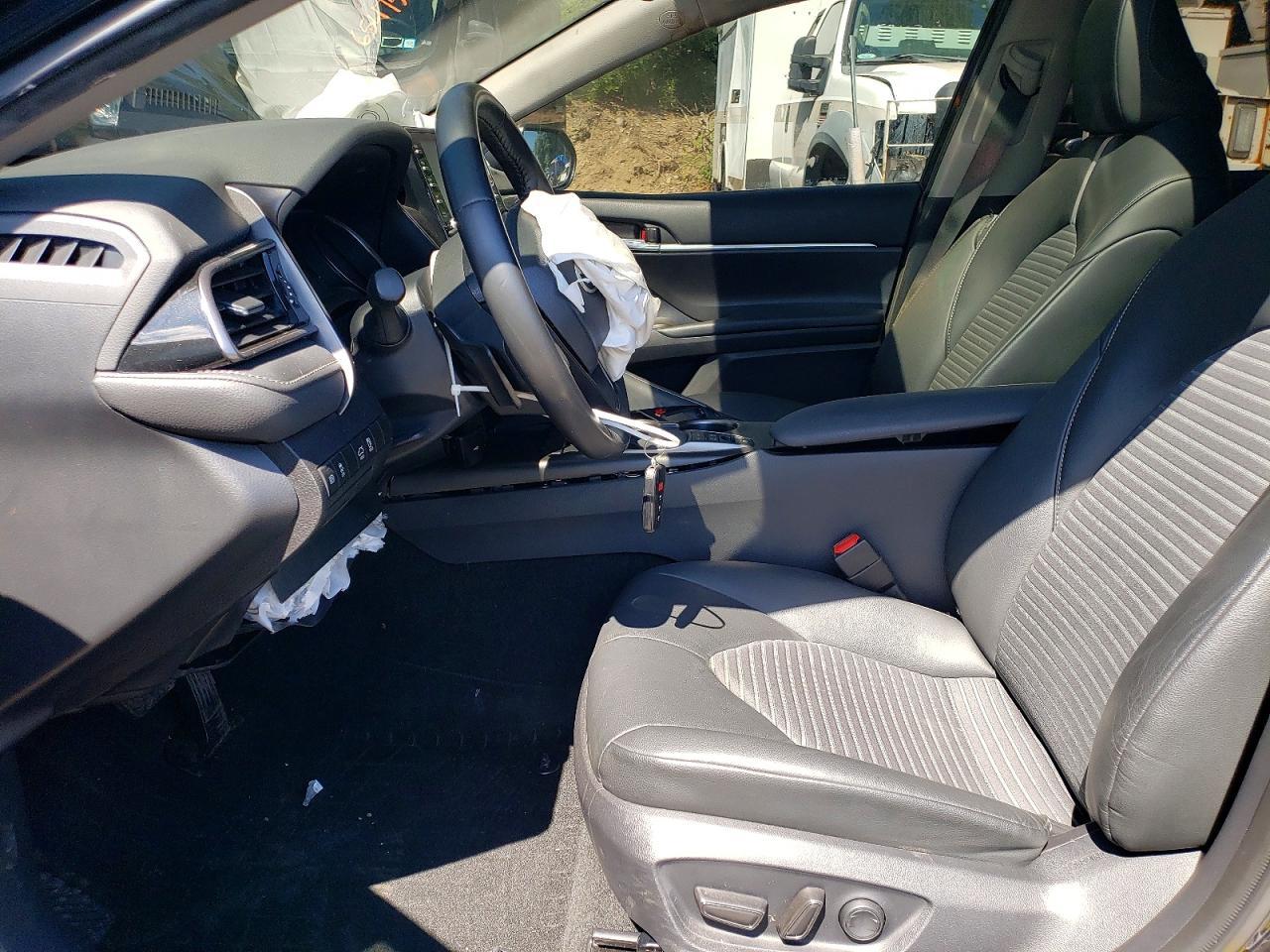 2023 Toyota Camry Hybrid Se - Image 7