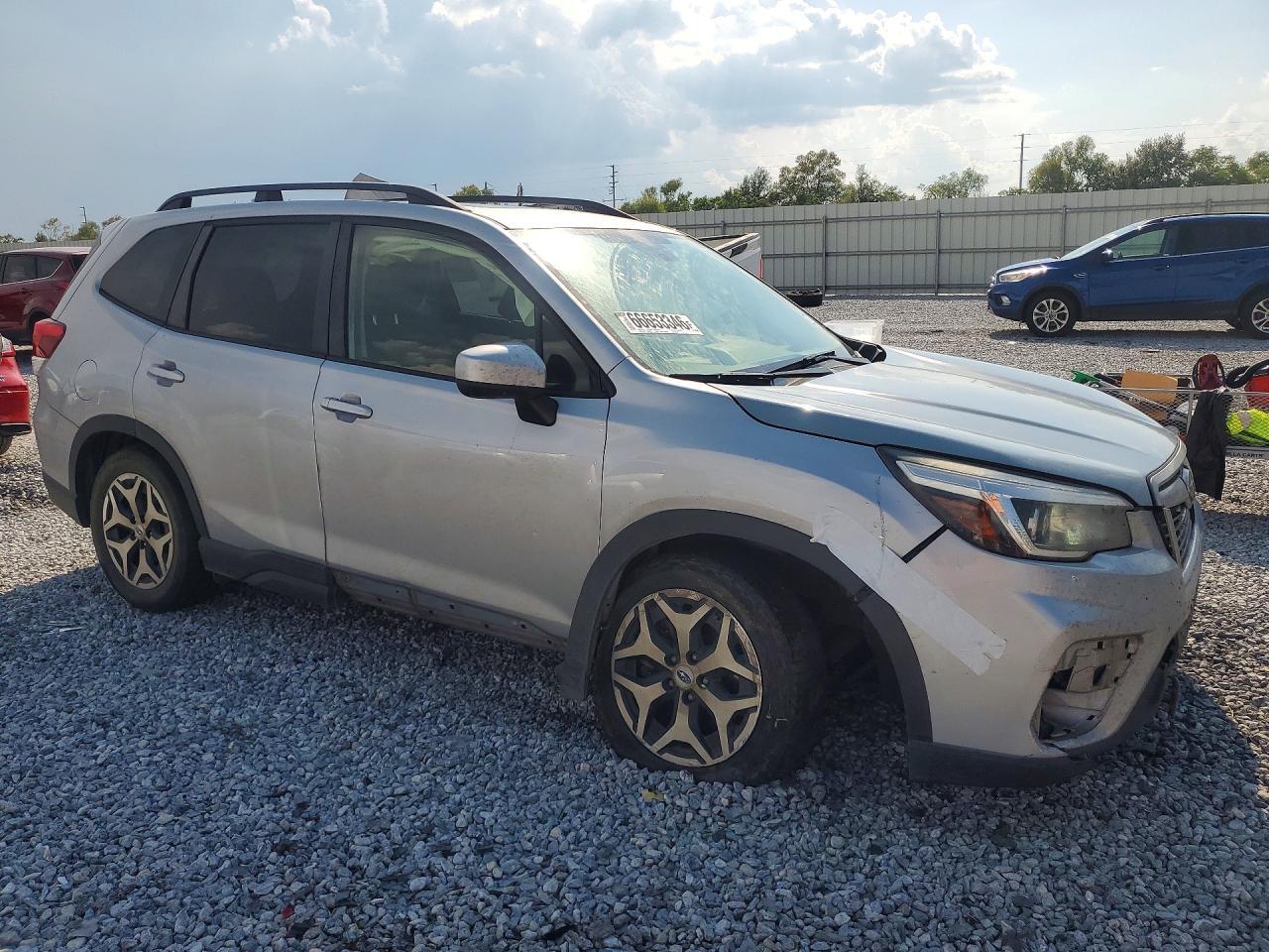 2020 Subaru Forester Premium - Image 4