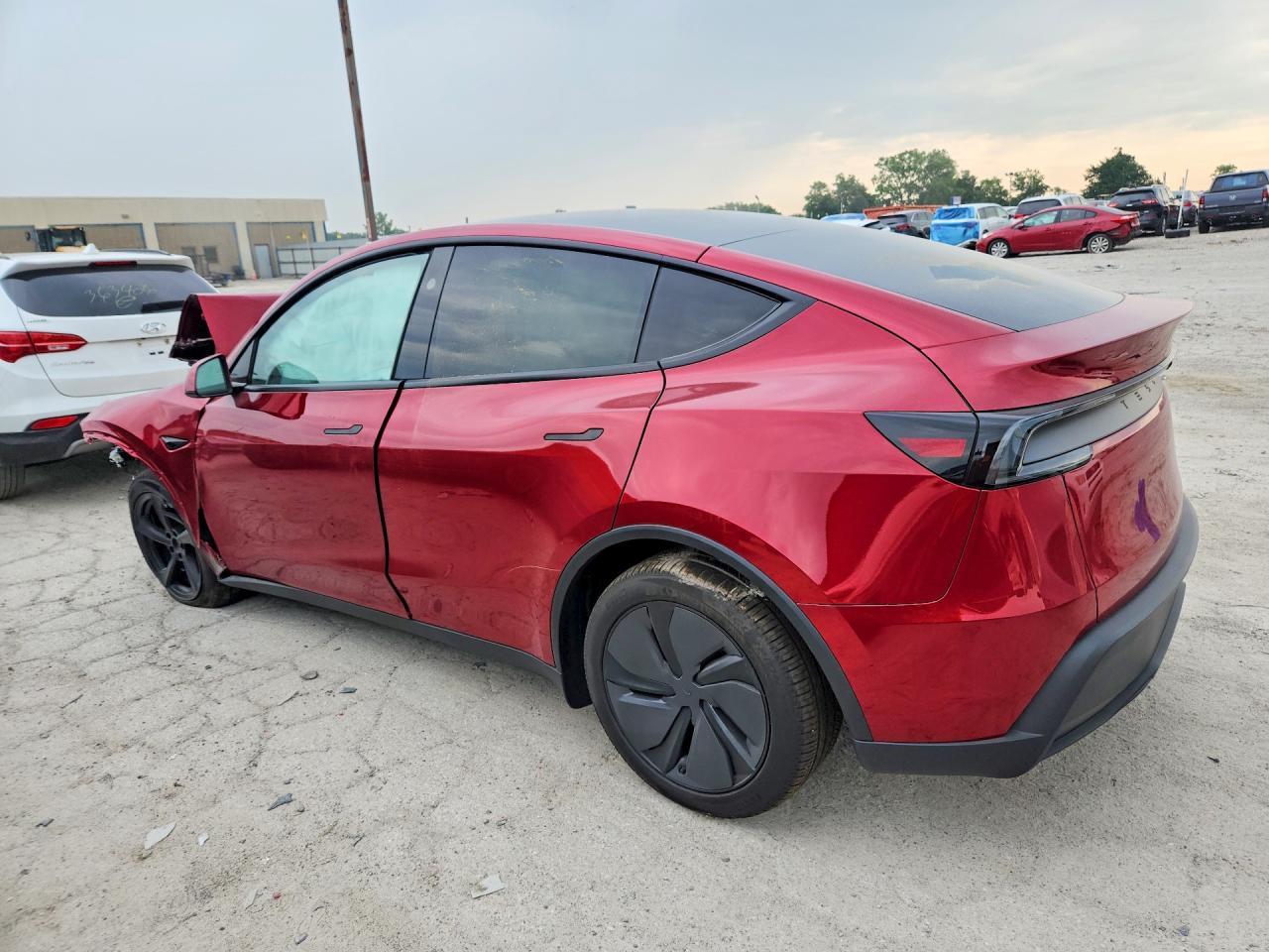 2026 Tesla Model Y - Фото 2