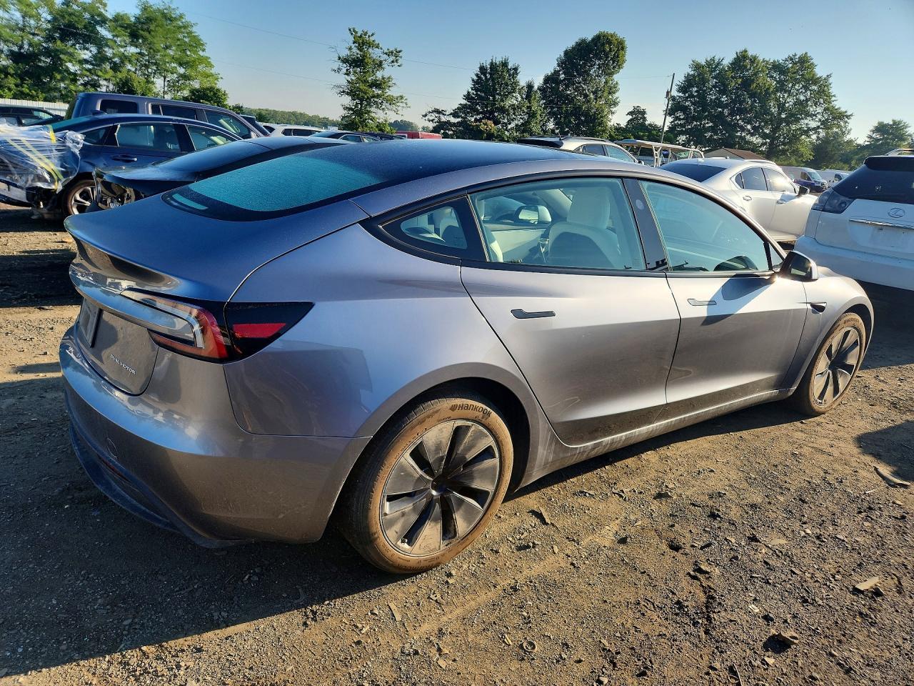 2025 Tesla Model 3 - Фото 3