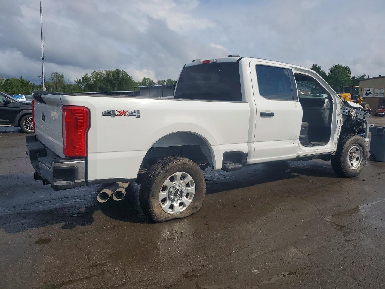 2024 Ford F250 Super Duty - Фото 3