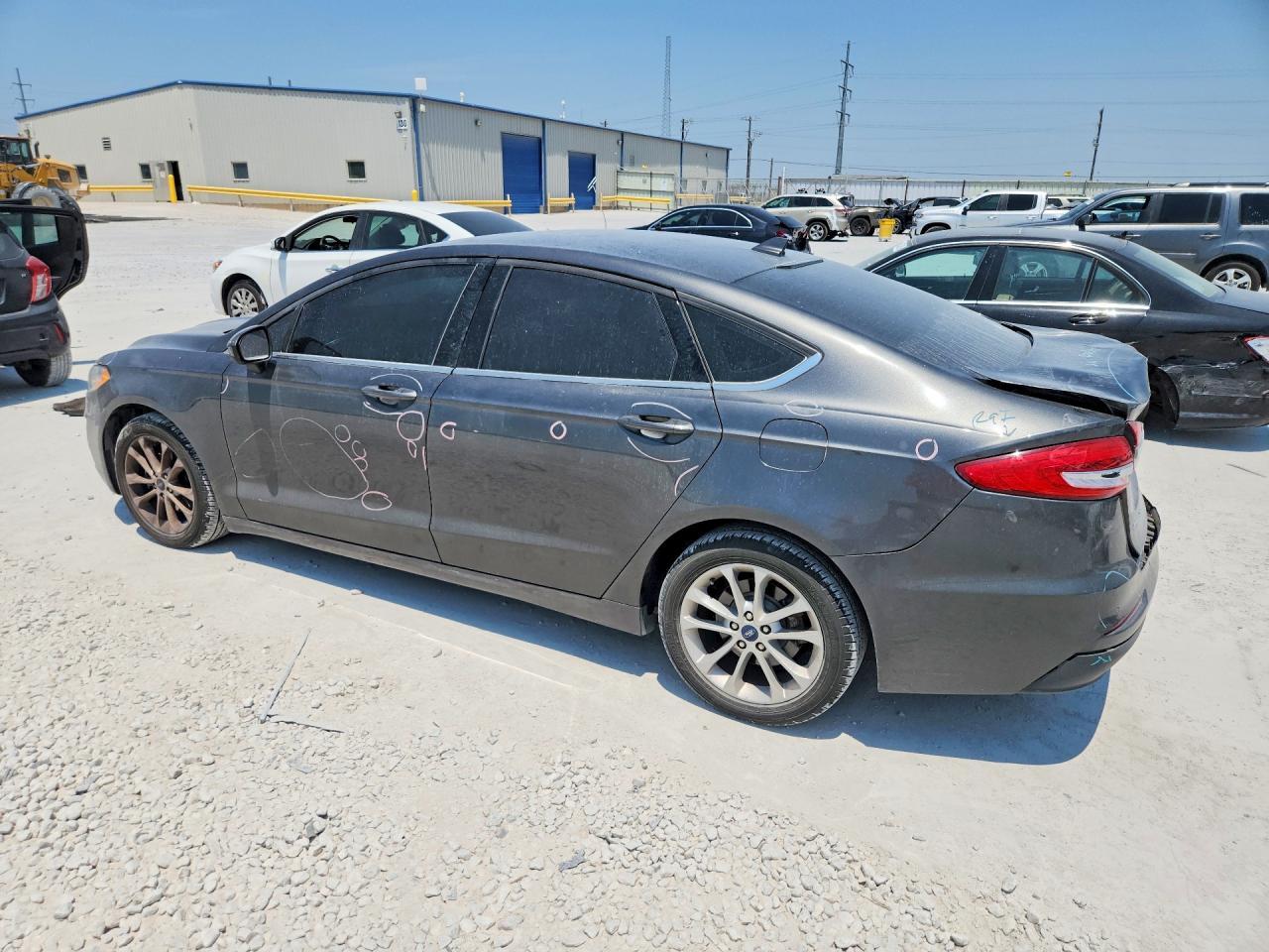 2020 Ford Fusion Se - Фото 2
