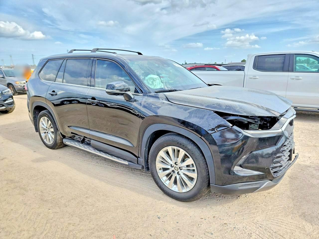 2025 Toyota Grand Highlander Platinum - Image 4