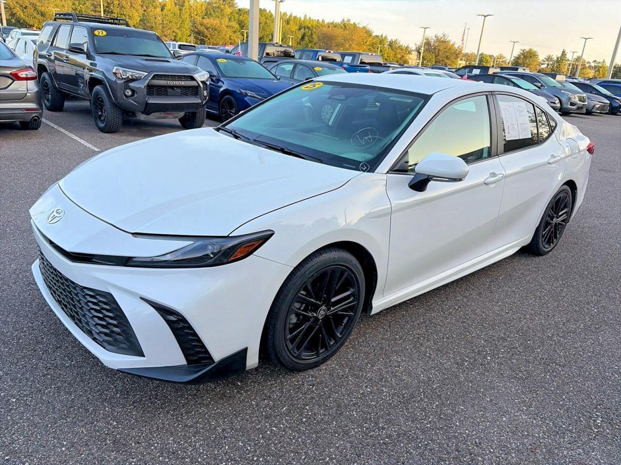 2025 Toyota Camry Se - Фото 2