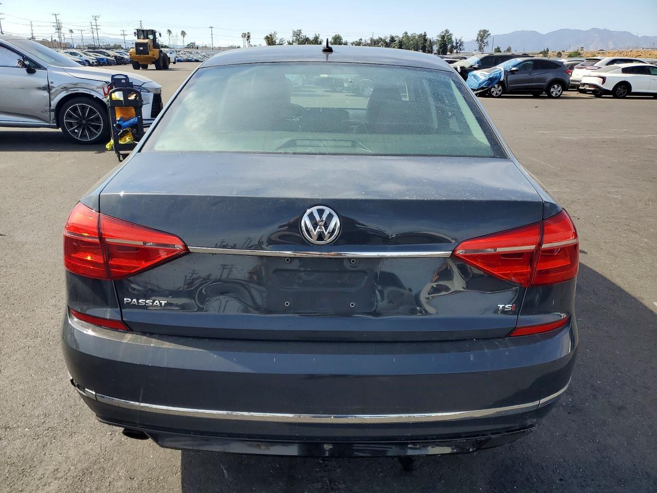 2016 Volkswagen Passat S - Фото 6