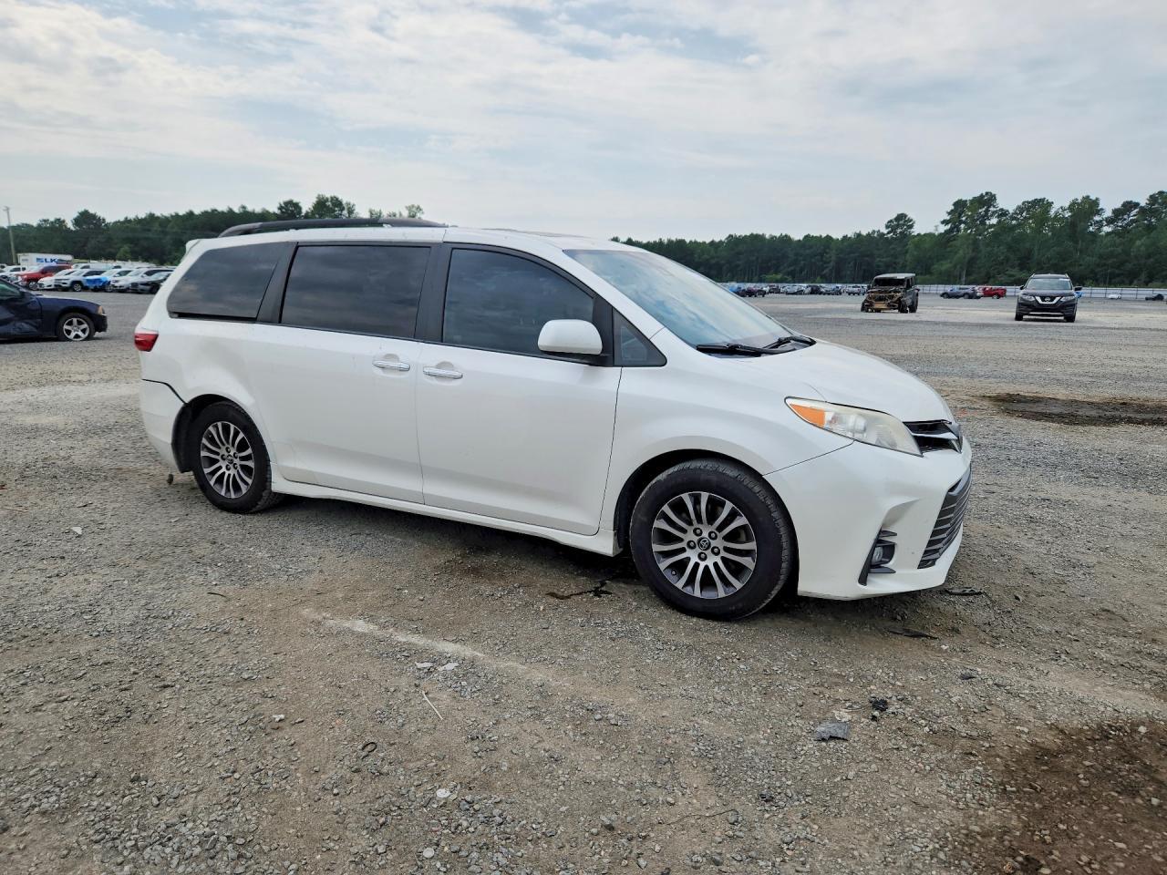 2019 Toyota Sienna Xle 8-Passenger - Фото 4