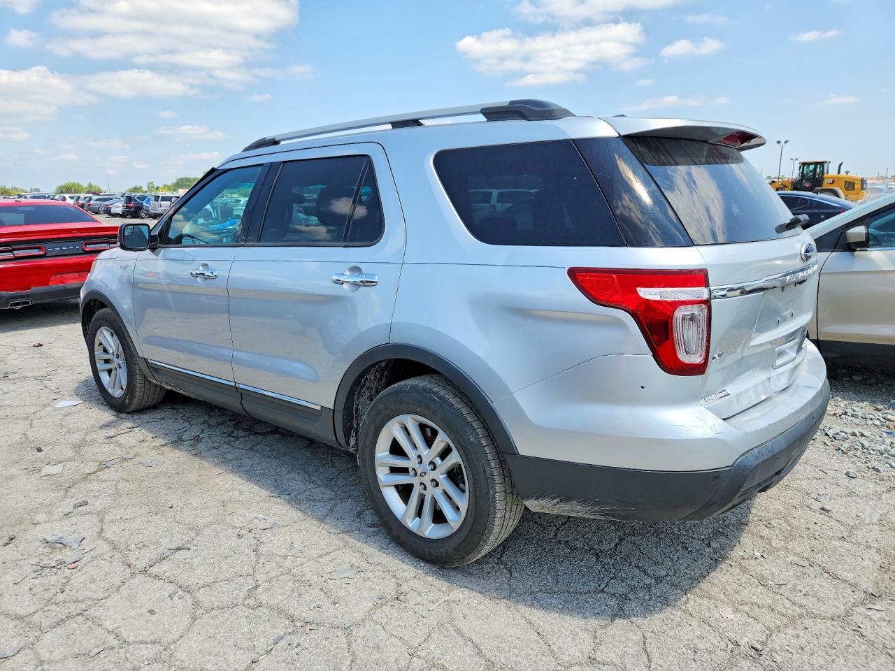 2015 Ford Explorer Xlt - Фото 2