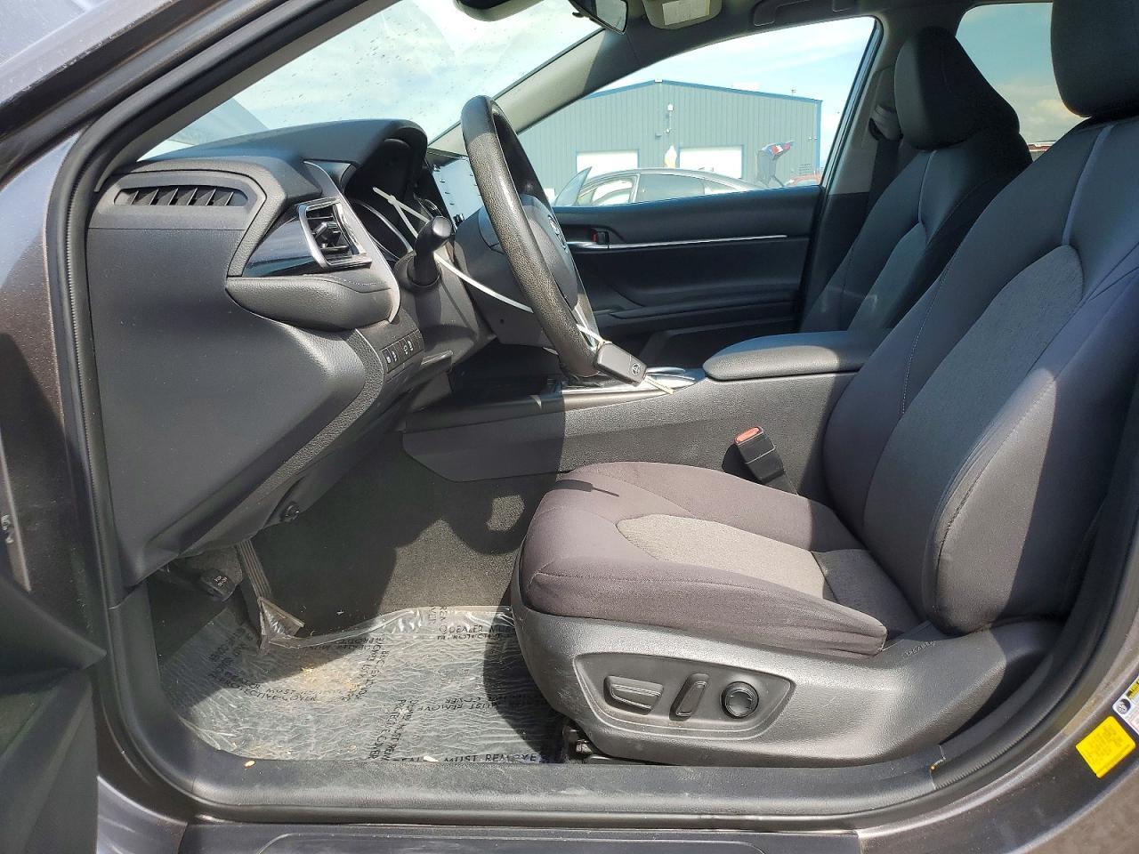 2022 Toyota Camry Le - Image 7