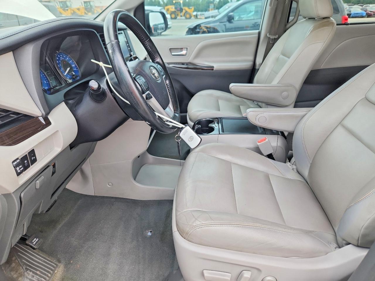 2019 Toyota Sienna Xle 8-Passenger - Фото 7