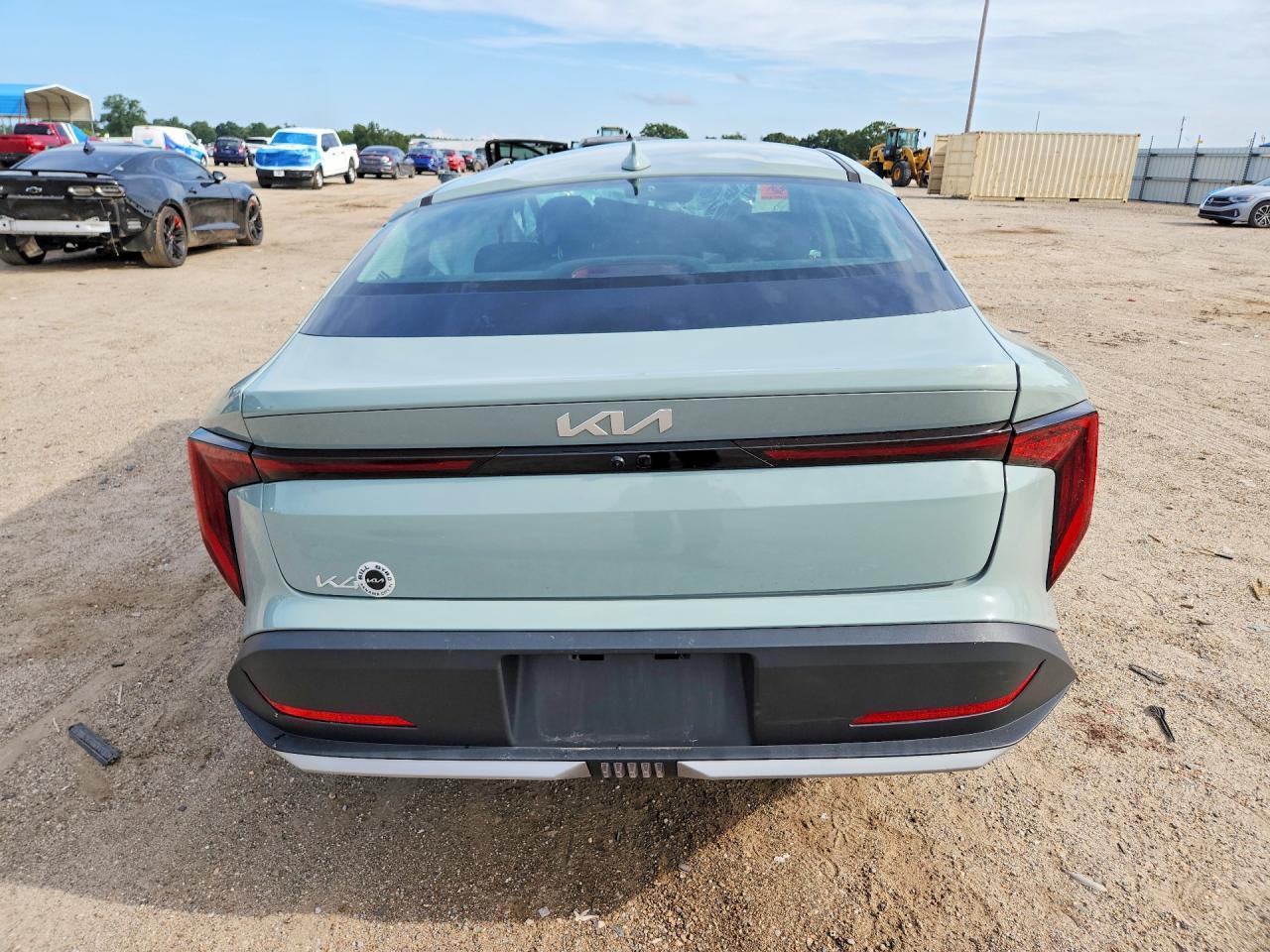 2025 Kia K4 Lxs - Image 6