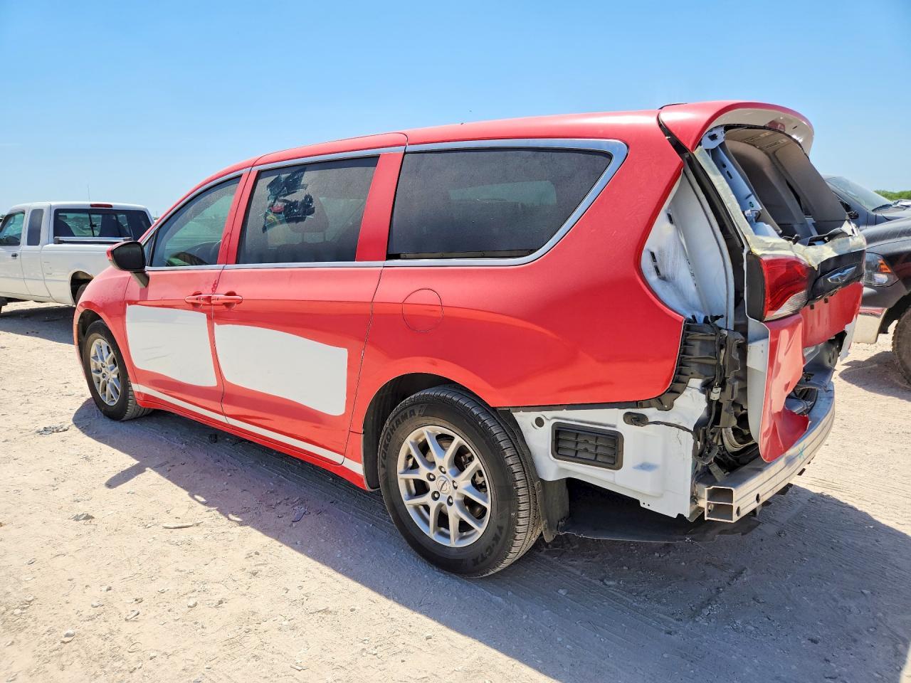 2023 Chrysler Voyager Lx - Image 2
