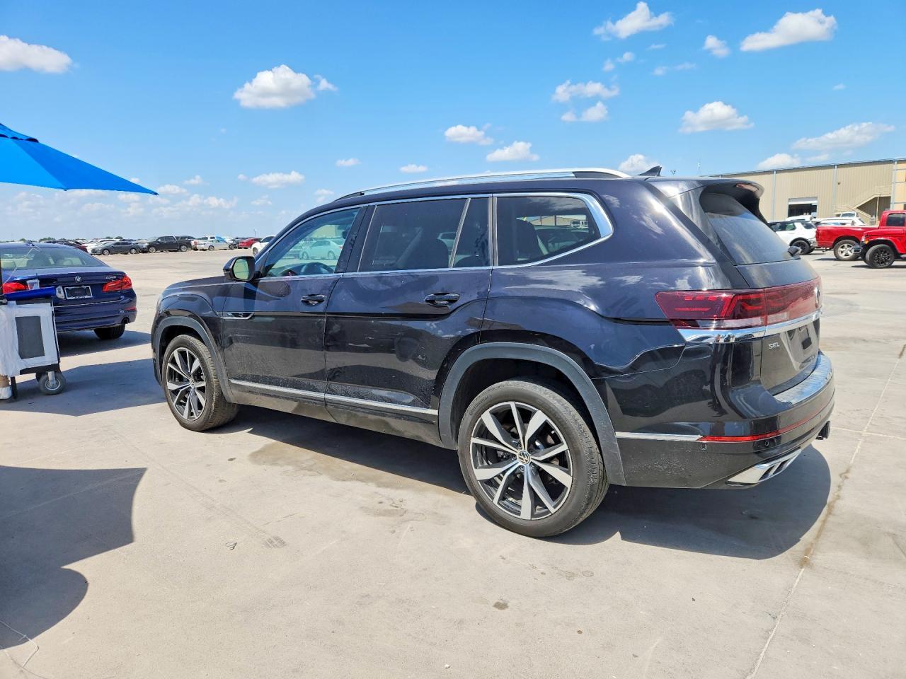 2024 Volkswagen Atlas Sel Premium R-Line - Image 2