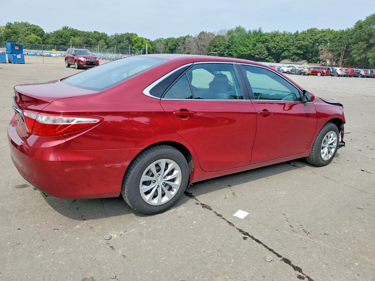 2016 Toyota Camry Le - Фото 3