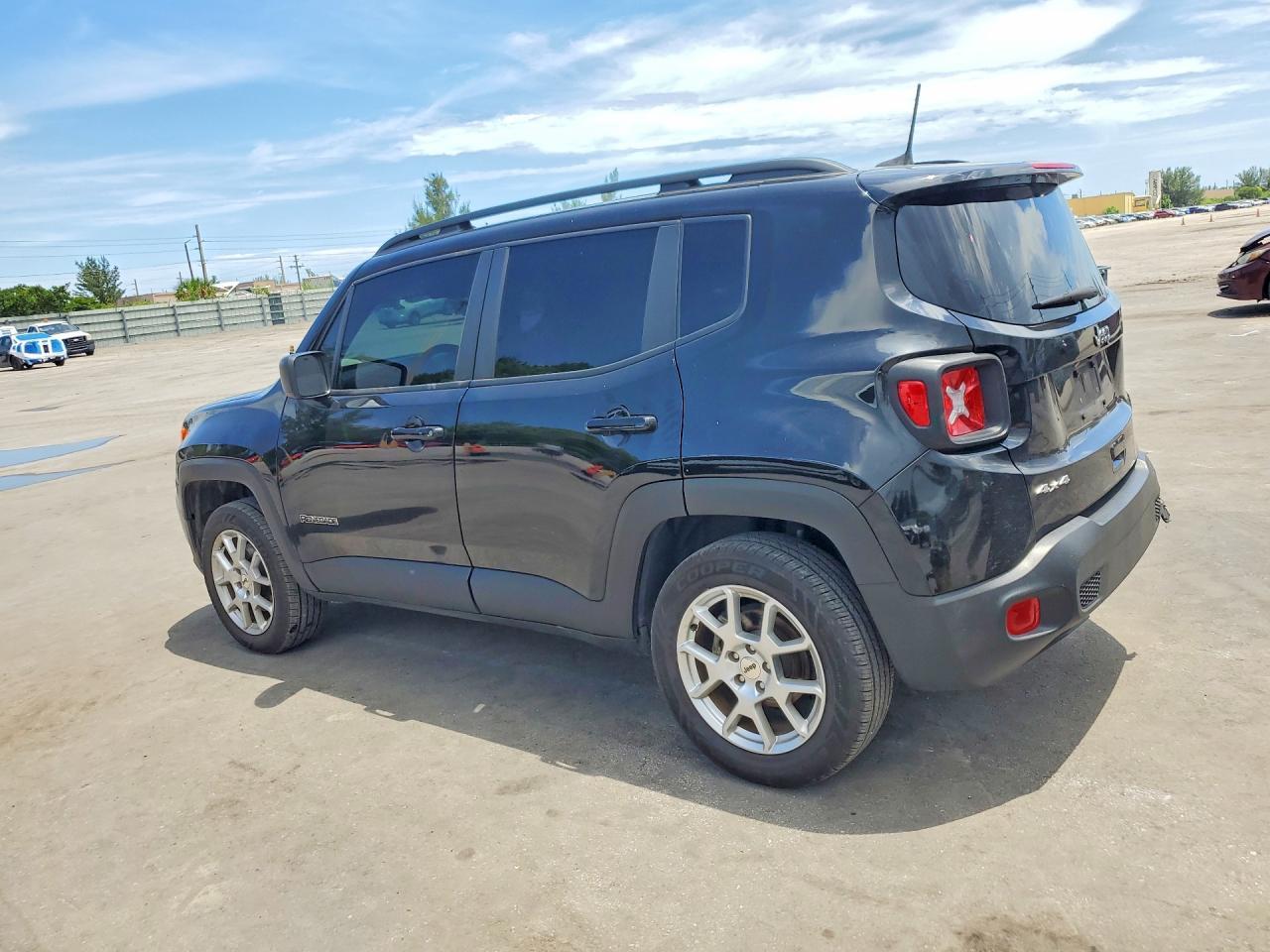 2022 Jeep Renegade Latitude - Фото 2