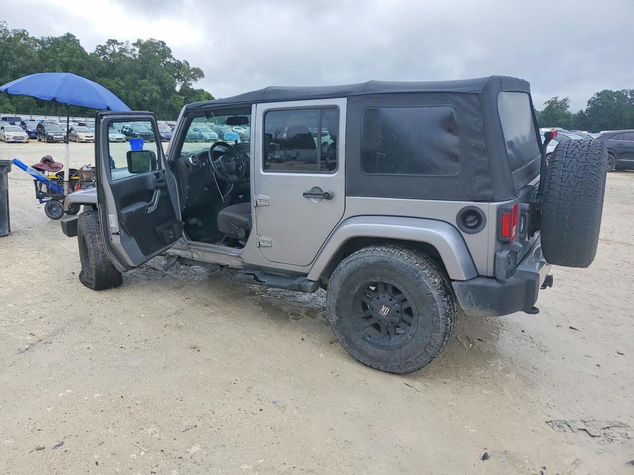 2015 Jeep Wrangler Unlimited Sahara - Фото 2