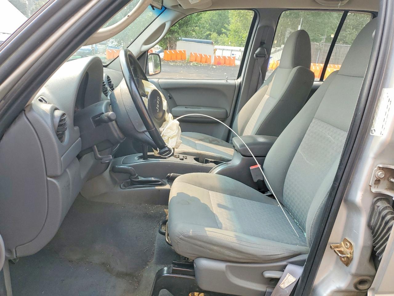 2005 Jeep Liberty Sport - Фото 7