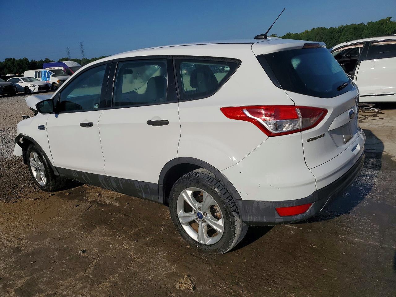 2015 Ford Escape S - Фото 2