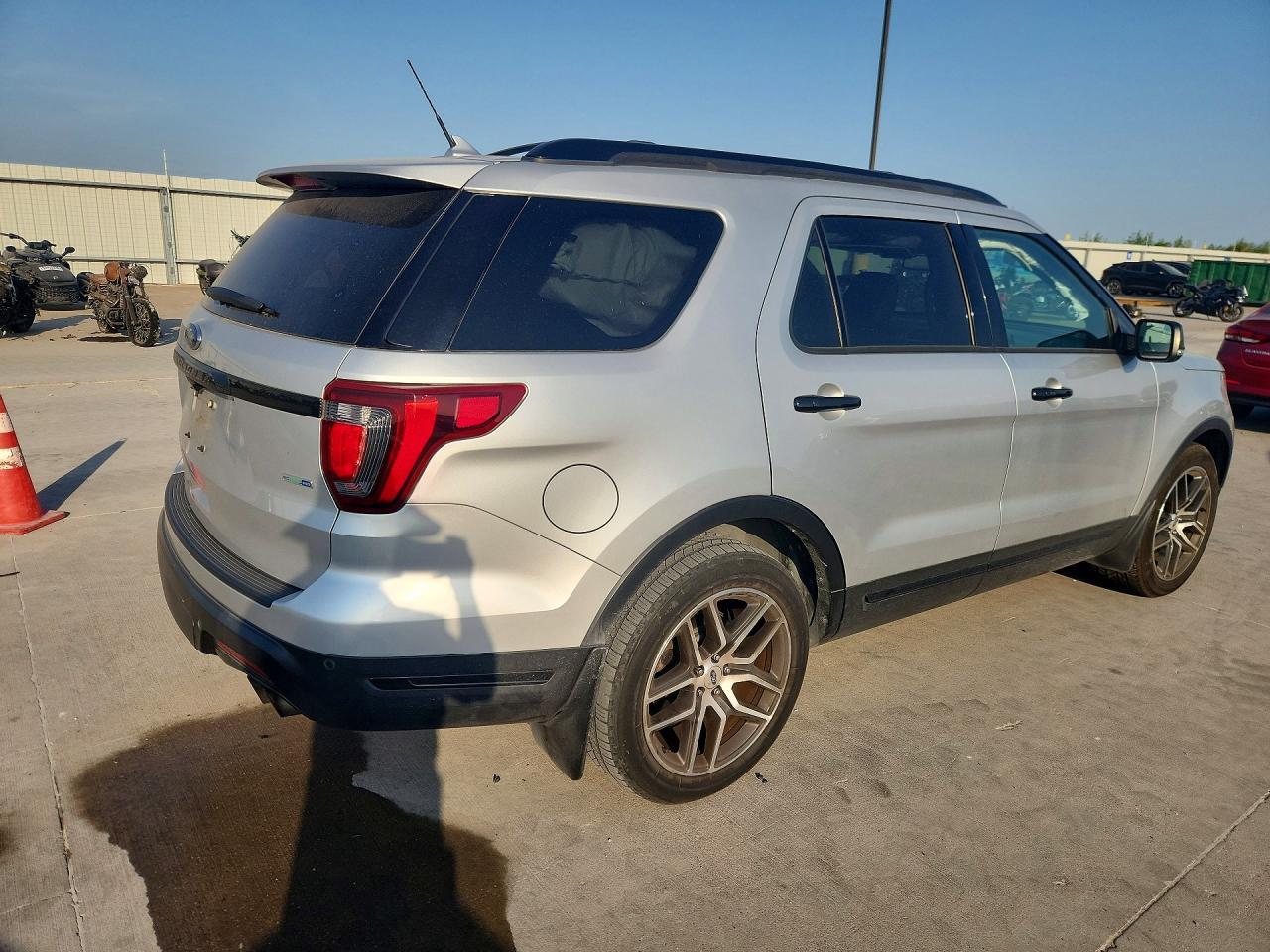 2019 Ford Explorer Sport - Image 3