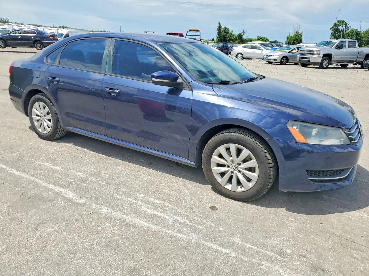 2012 Volkswagen Passat S - Фото 4