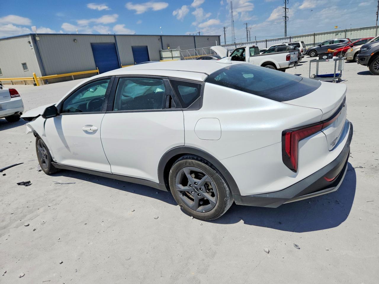 2025 Kia K4 Lxs - Image 2