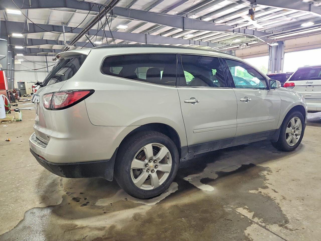 2017 Chevrolet Traverse Lt - Image 3