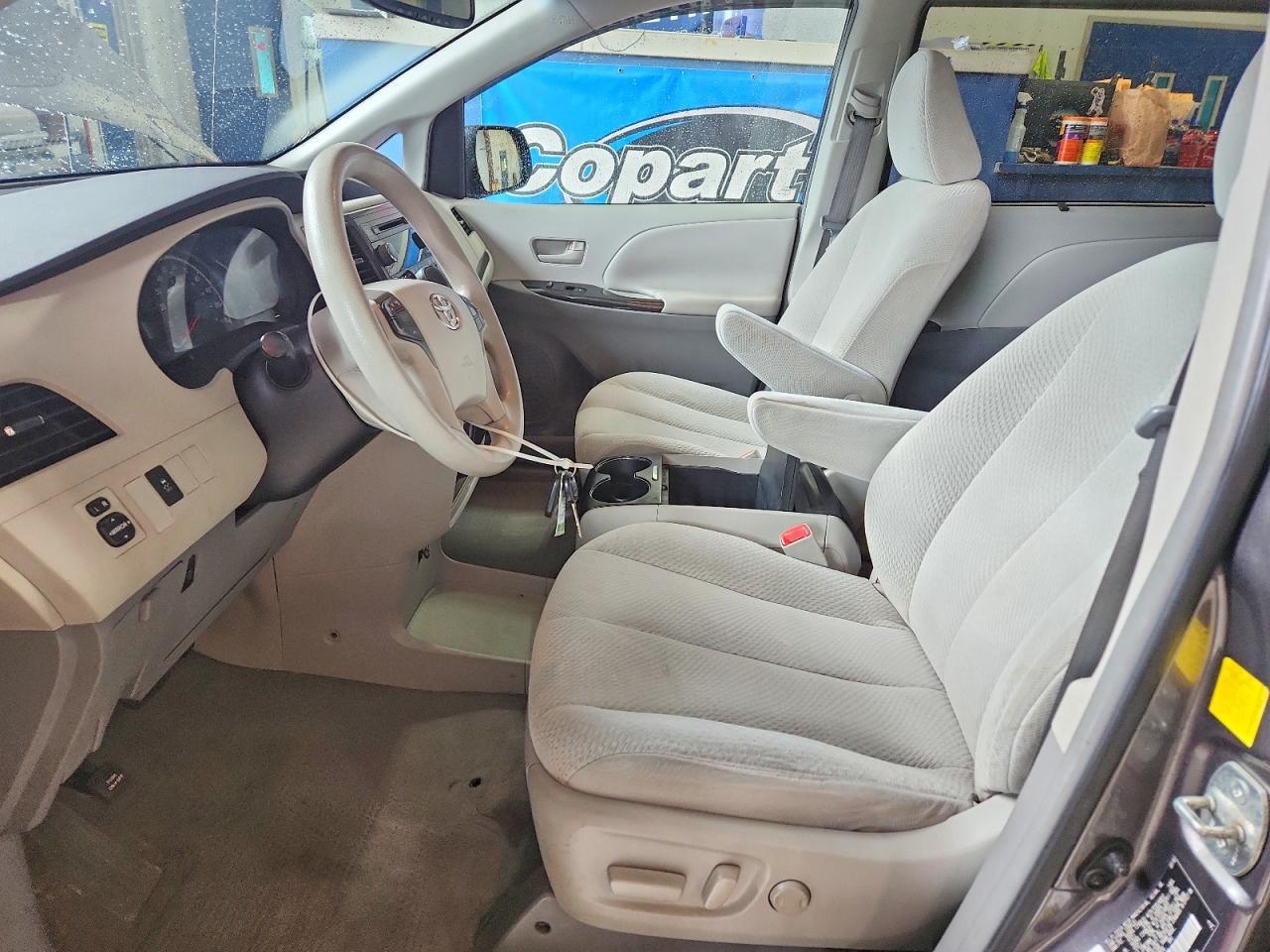 2011 Toyota Sienna Le - Фото 7