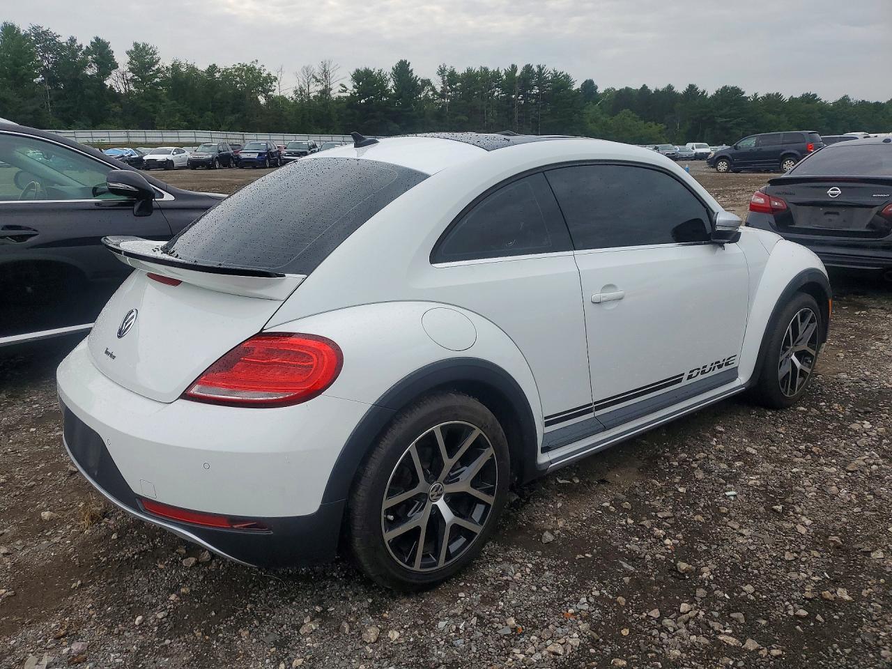 2016 Volkswagen Beetle Dune - Фото 3