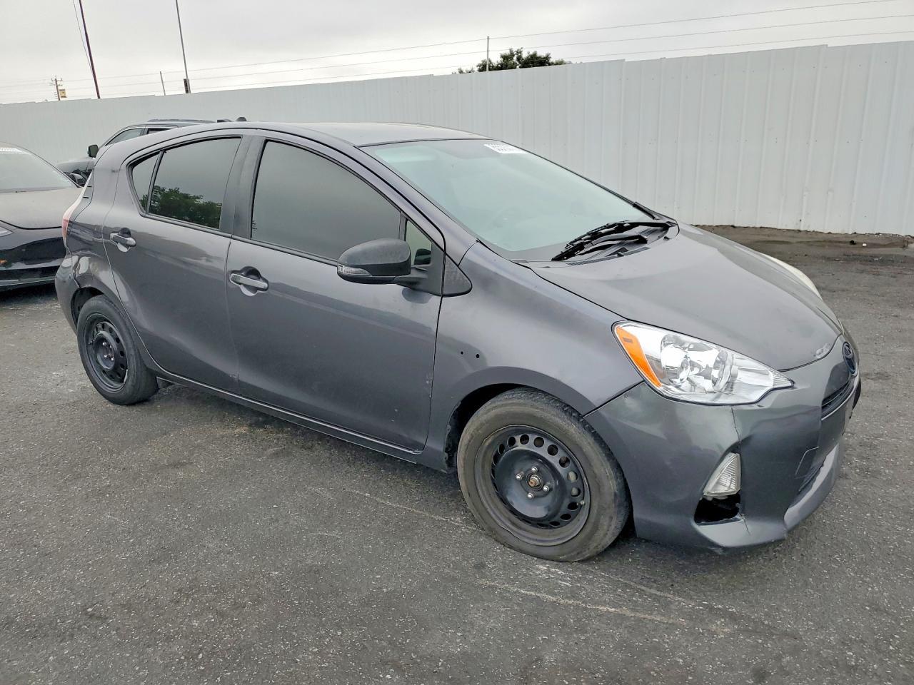 2015 Toyota Prius C Two - Фото 4