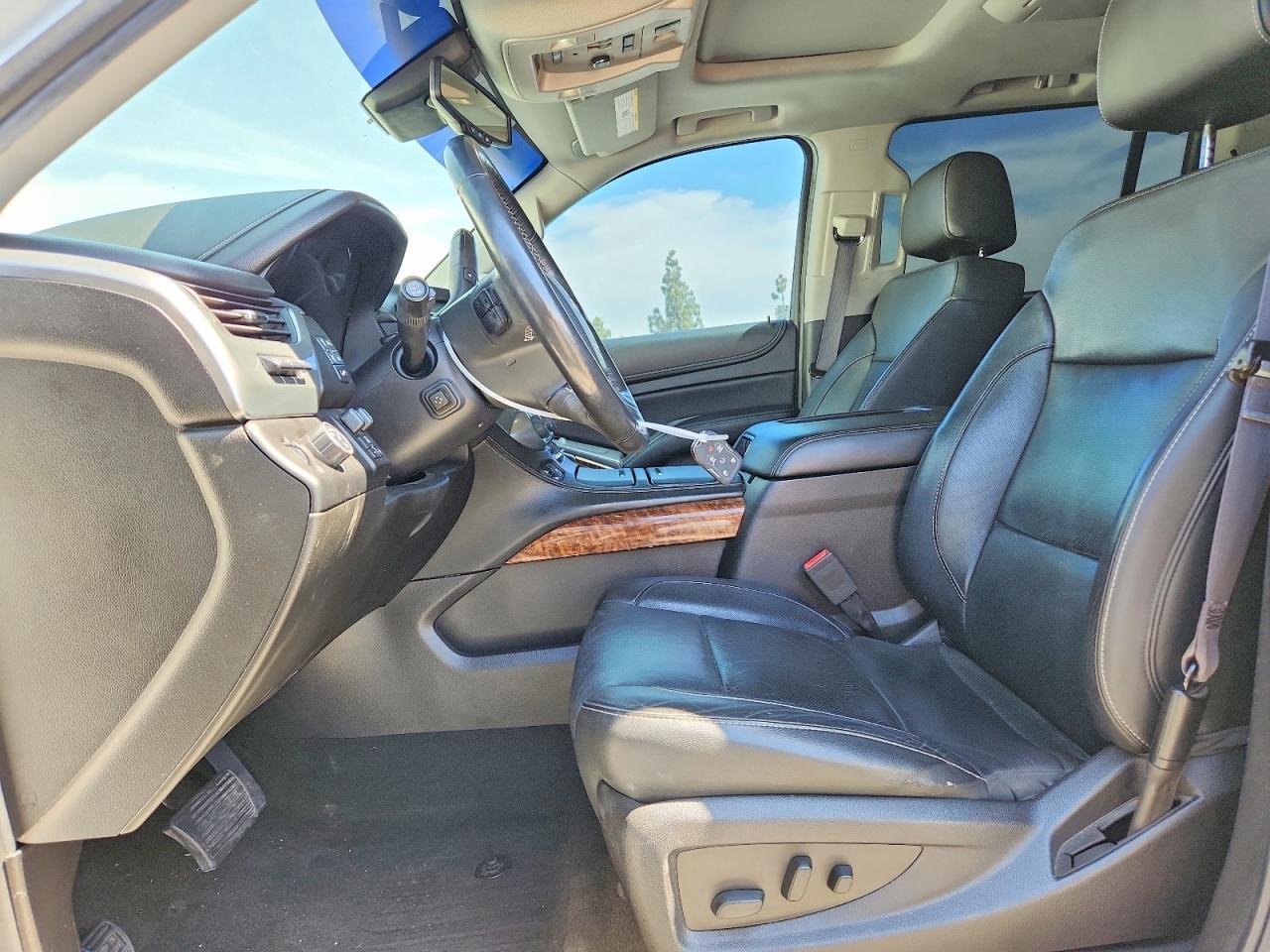 2017 Chevrolet Suburban C1500 Premier - Image 7