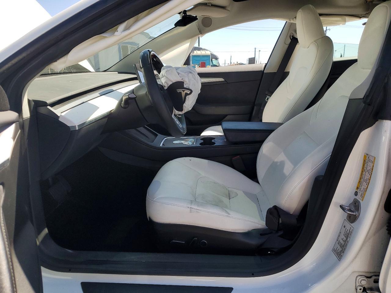 2023 Tesla Model 3 - Image 7