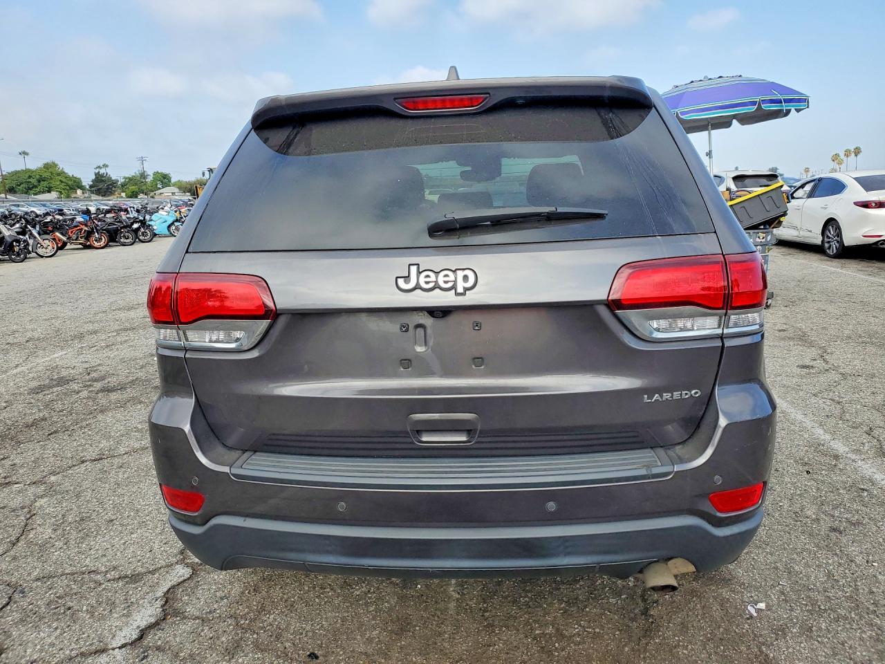 2021 Jeep Grand Cherokee Laredo - Image 6