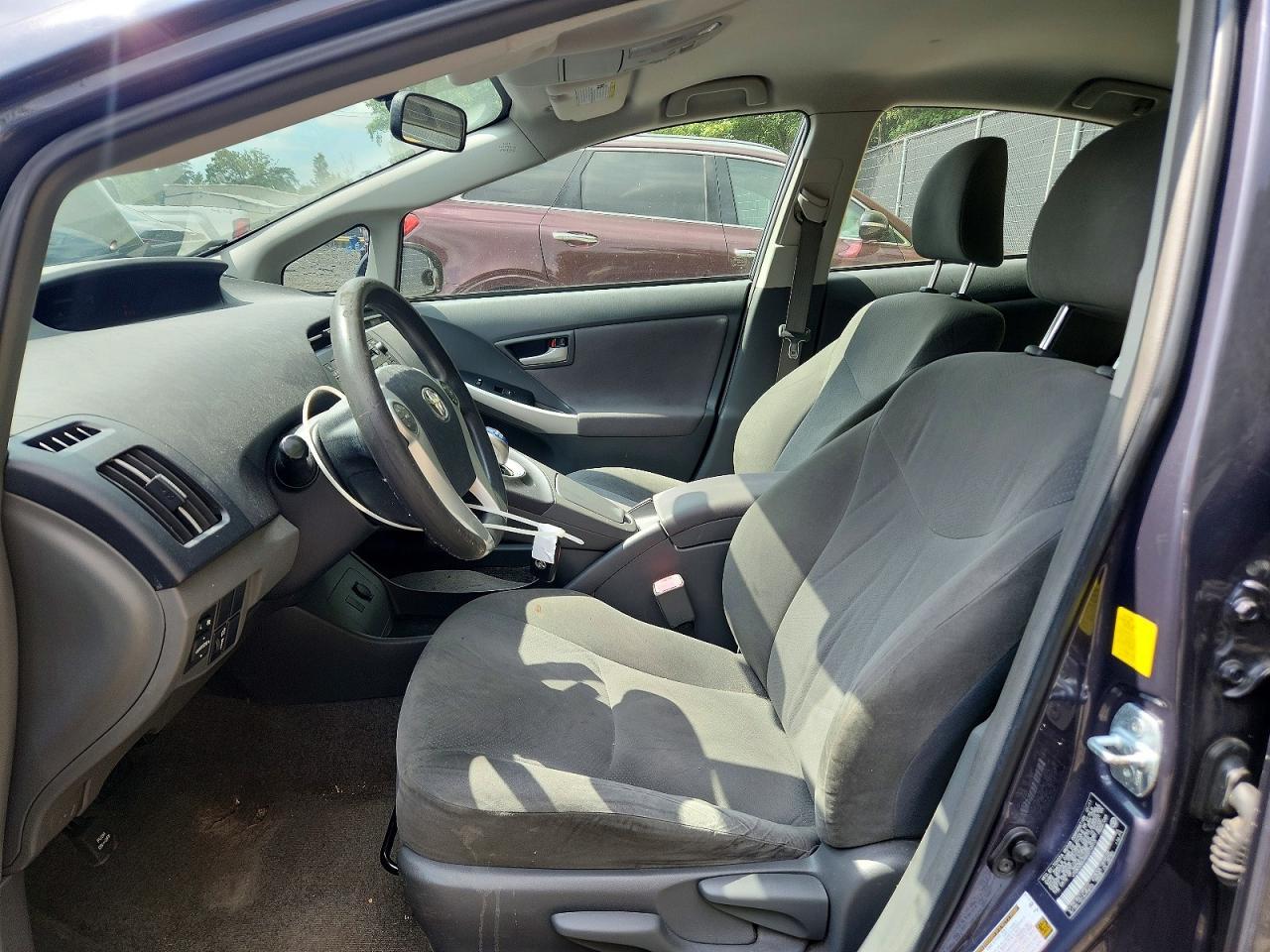 2011 Toyota Prius Two - Фото 7