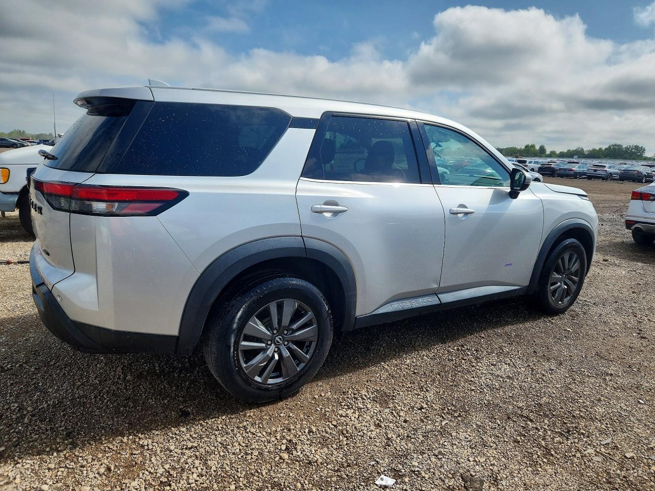 2022 Nissan Pathfinder S - Фото 3