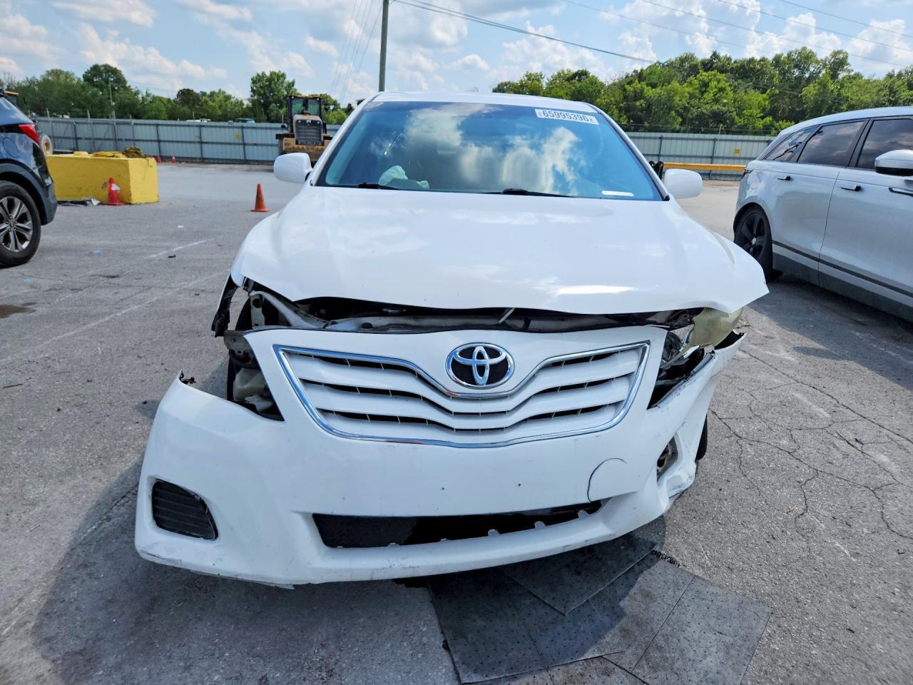 2010 Toyota Camry Le - Фото 5