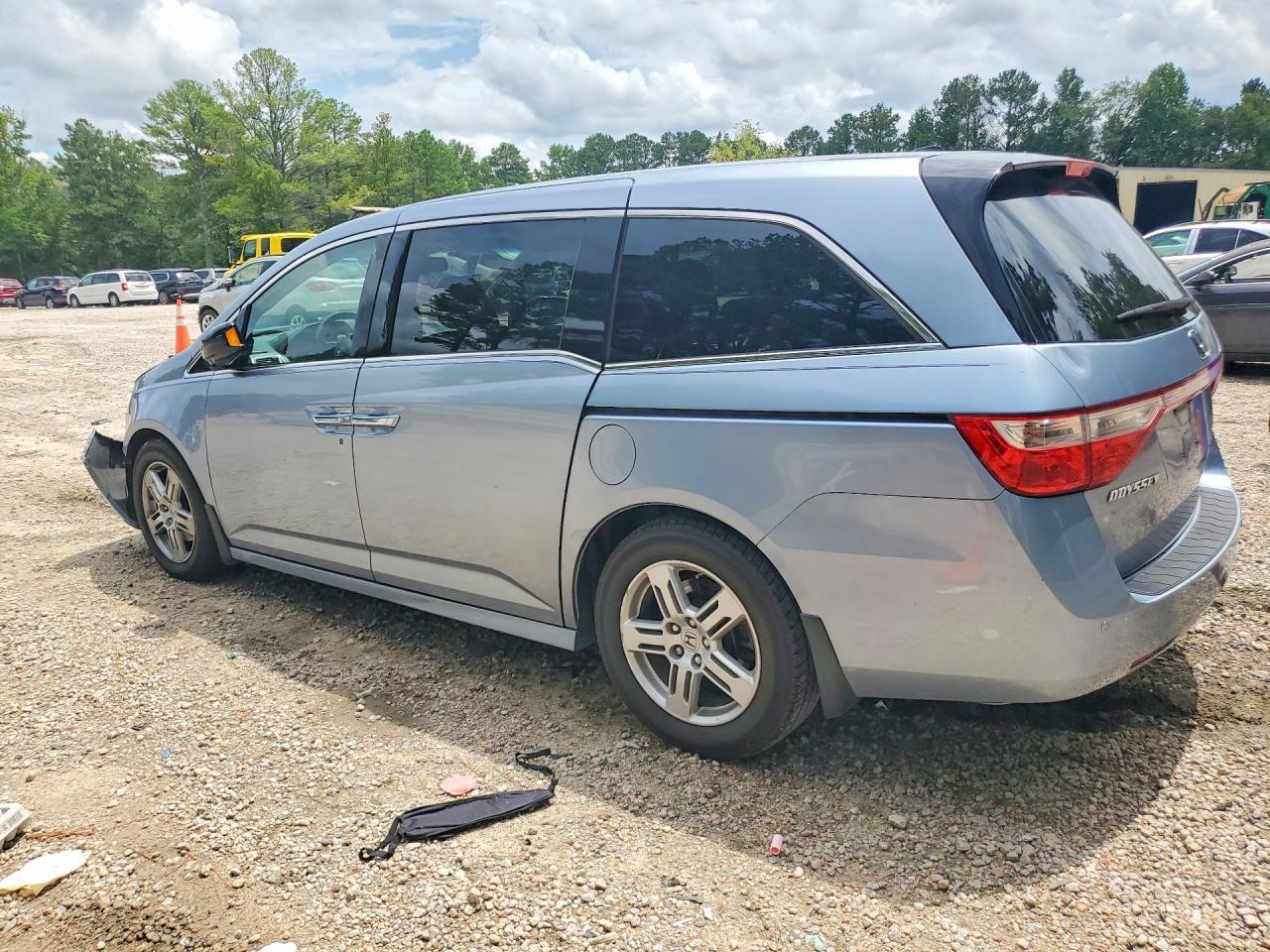 2012 Honda Odyssey Touring - Image 2