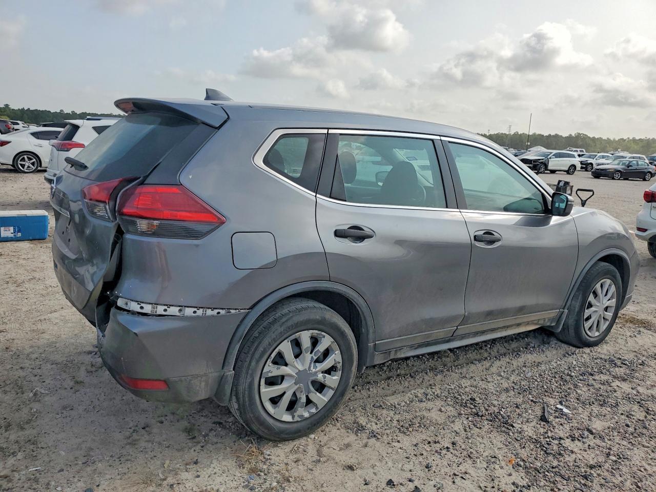 2017 Nissan Rogue S - Фото 3