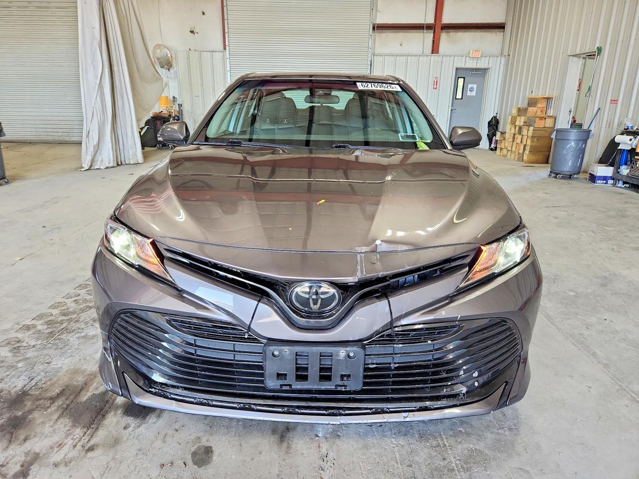 2020 Toyota Camry Le - Фото 5