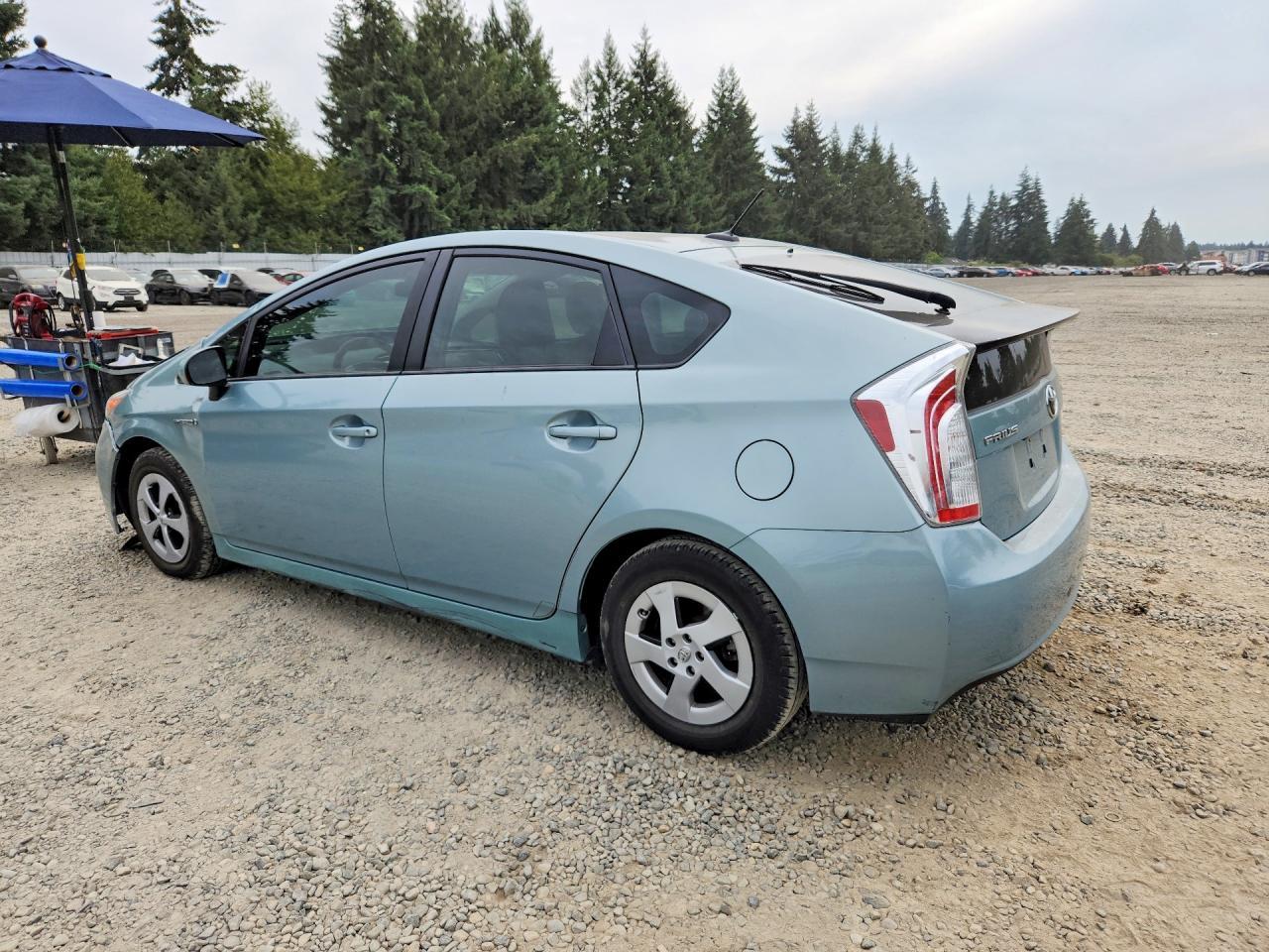 2015 Toyota Prius Three - Фото 2