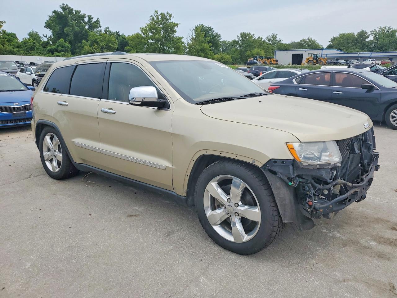 2012 Jeep Grand Cherokee Overland - Image 4