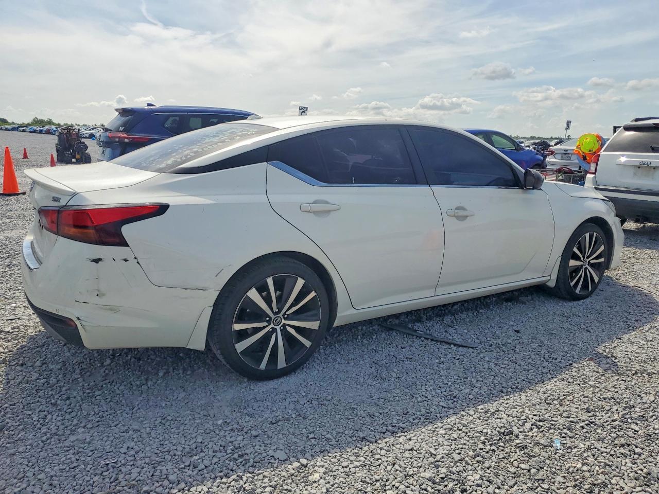 2020 Nissan Altima Sr - Image 3