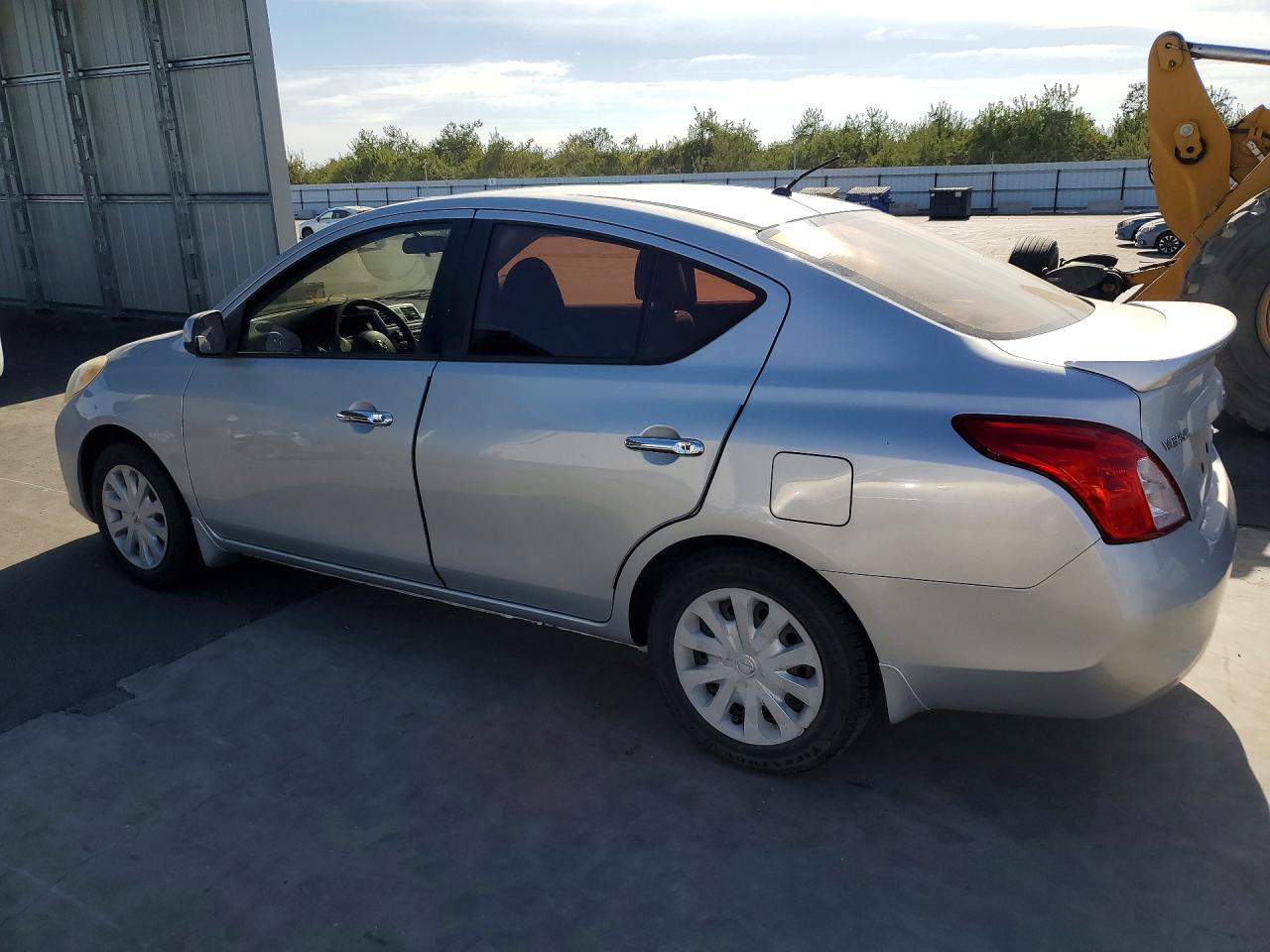 2013 Nissan Versa 1.6 S - Фото 2