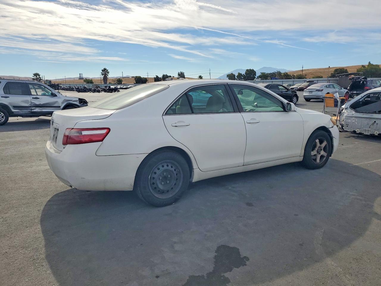 2008 Toyota Camry Le - Фото 3