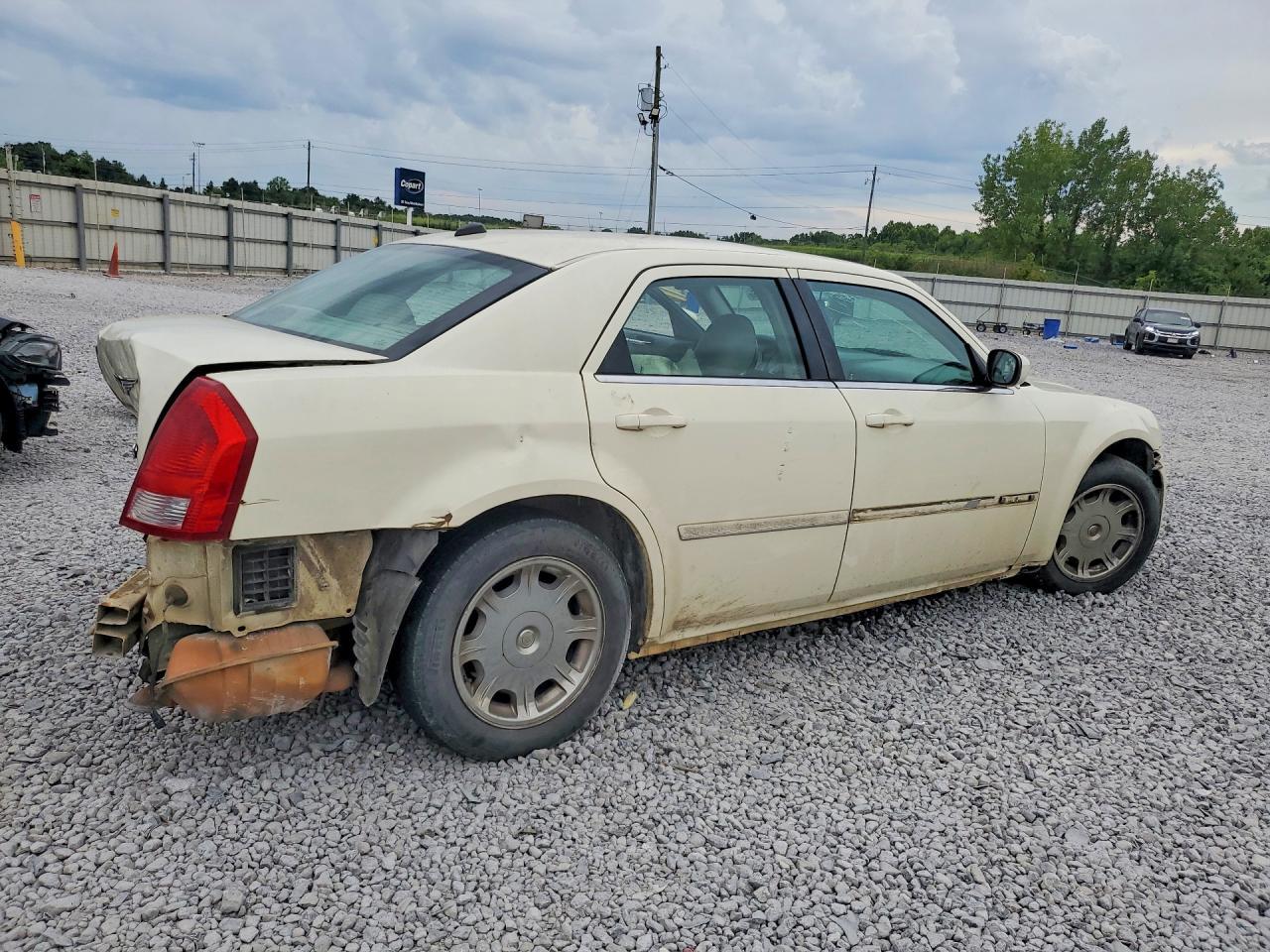 2005 Chrysler 300 Touring - Image 3